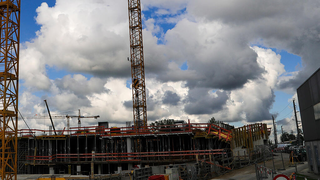 Schwerverletzter bei Absturz auf Baustelle in Europastraße