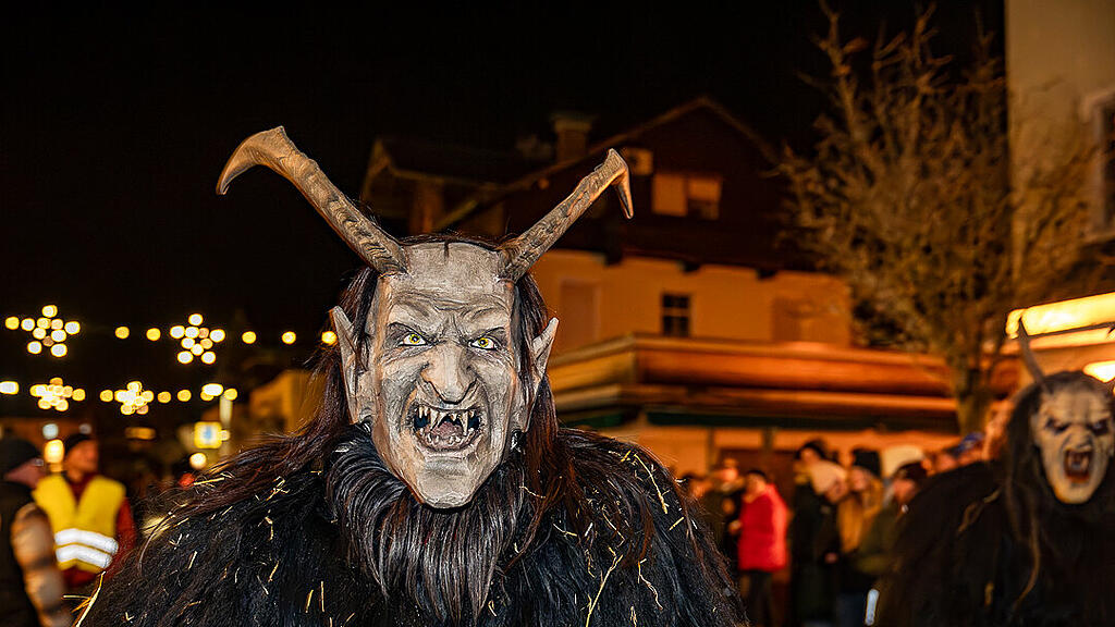 Krampuslauf im Ortszentrum, Großgmain
