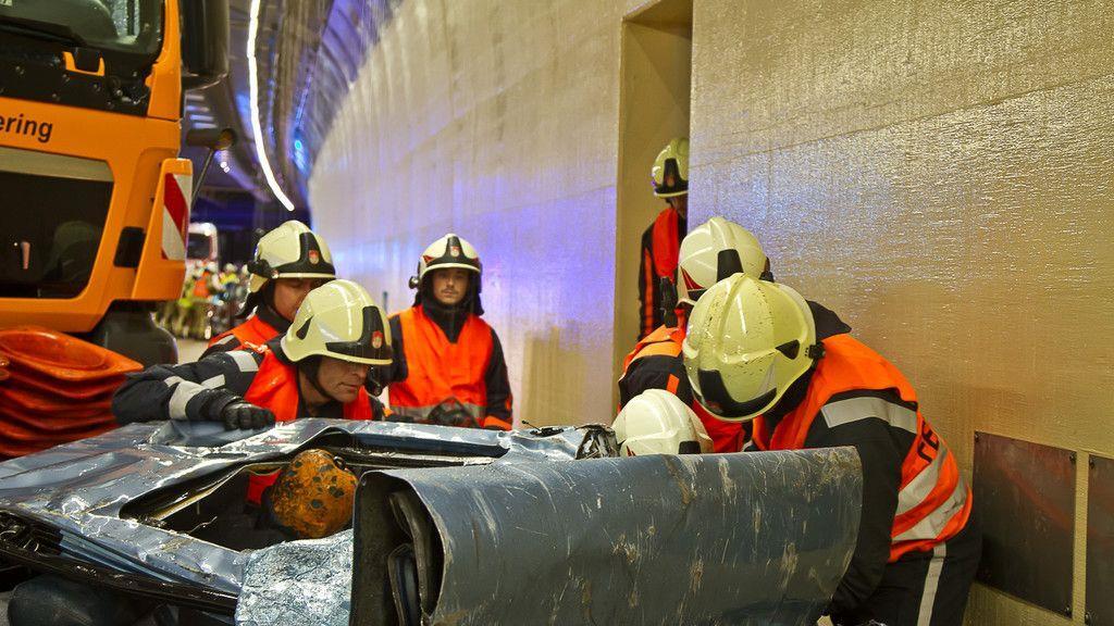 Feuertaufe: Großübung im Lieferinger Tunnel