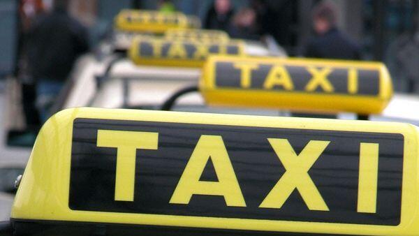 Der Taxilenker erkannte die Frau zu spät und erfasste sie mit dem Fahrzeug.