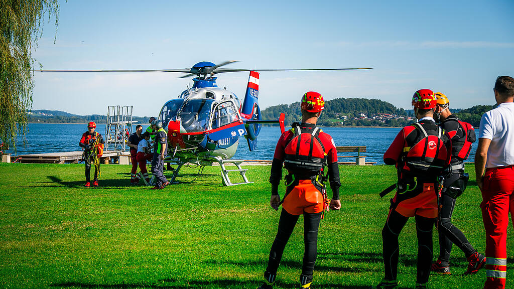 Übungstag der Wasserrettung und Flugpolizei am Obertrumer See