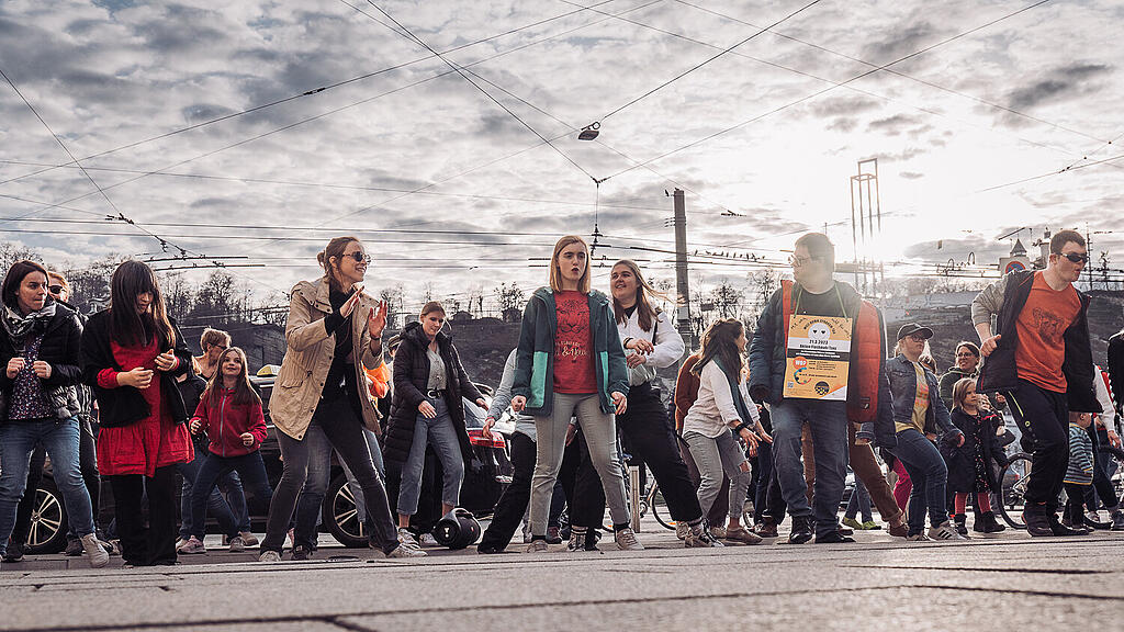 Flashmob-Tanzen am Welt-Down-Syndrom-Tag