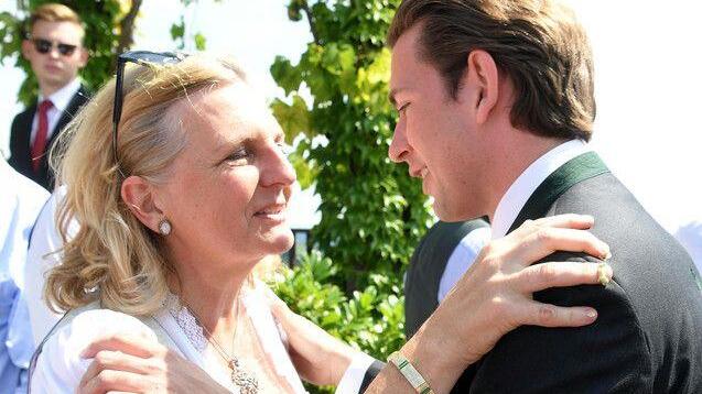 So heiratet Karin Kneissl