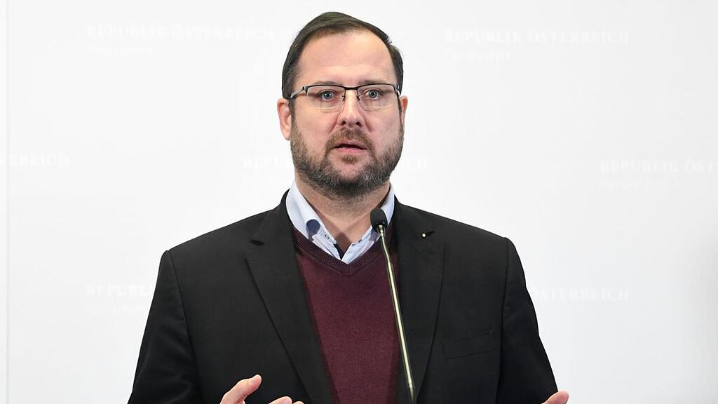 FPÖ-Abgeordneter Hafenecker sieht ÖVP mit Novomatic eng vernetzt.