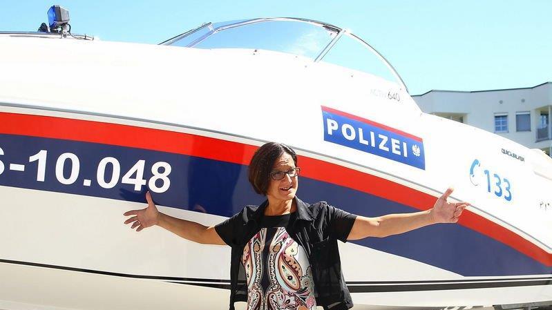 Neues Polizeiboot überstellt