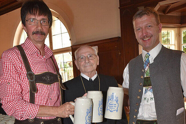 Die Gastgeber: Direktor Rainer Herbe (l.), Abt Nicolaus Wagner und Braumeister Johannes G. Höplinger (r.).