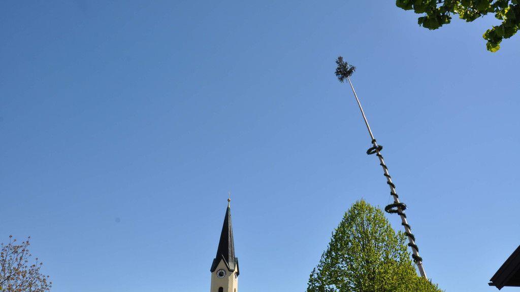 Maibaumaufstellen in Piding und Ainring