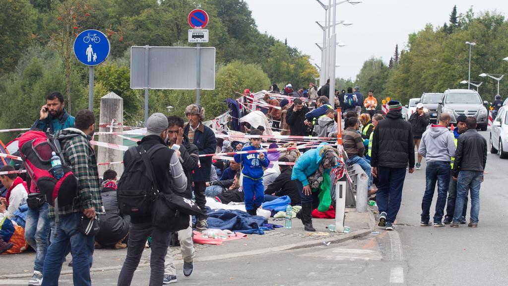 760 Flüchtlinge an der Saalachbrücke