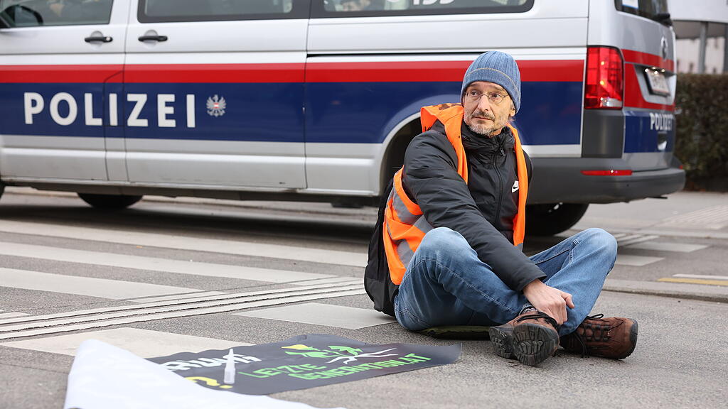 Klima-Protest rund um Wiener Naschmarkt