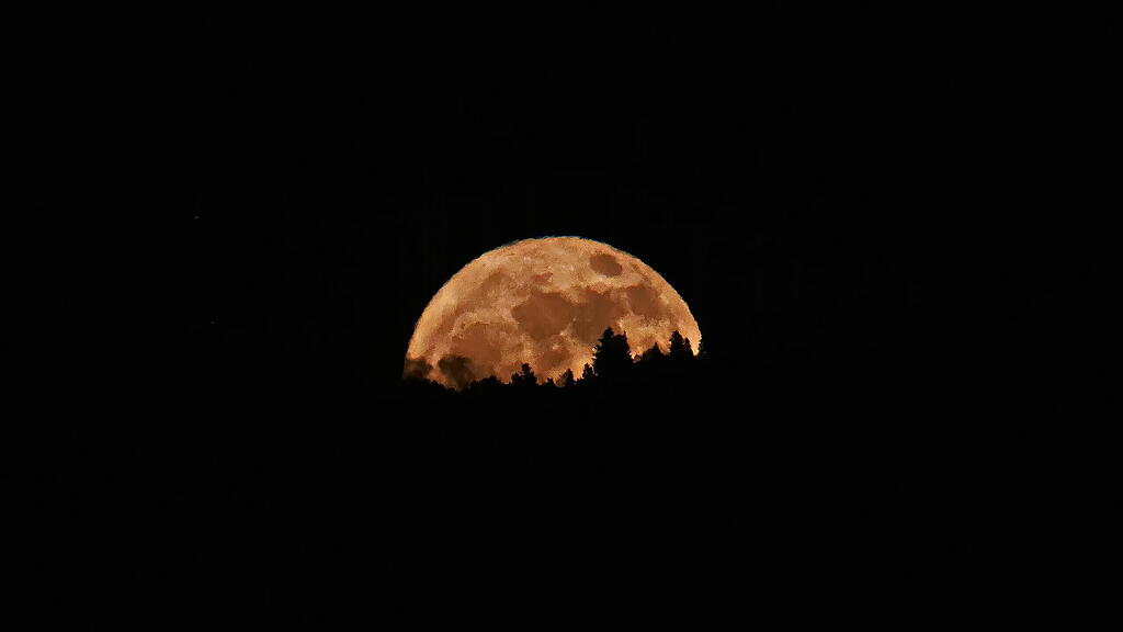 Vollmond über der Stadt Salzburg