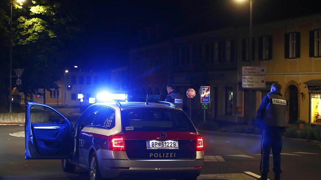 Steiermark, Gans, Schüsse auf Polizeauto