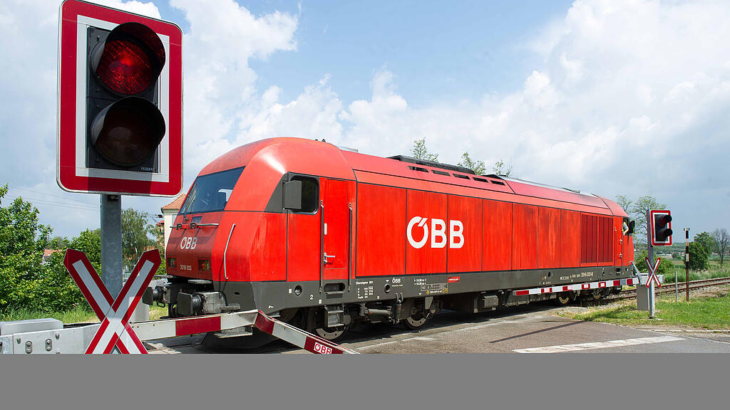 symb_eisenbahnkreuzung symb_zug