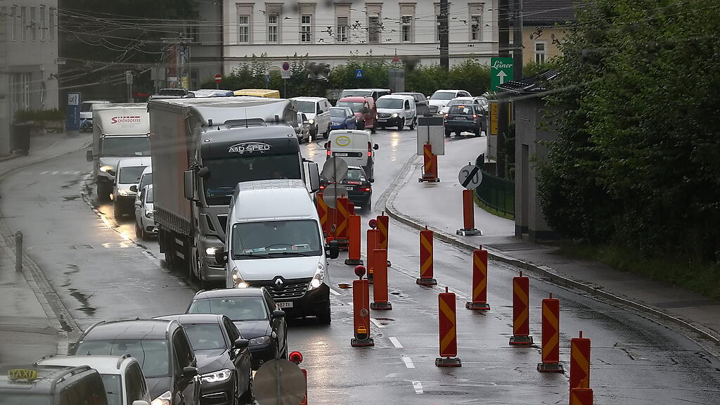 Baustelle Hellbrunner Straße sorgt für Stau-Chaos