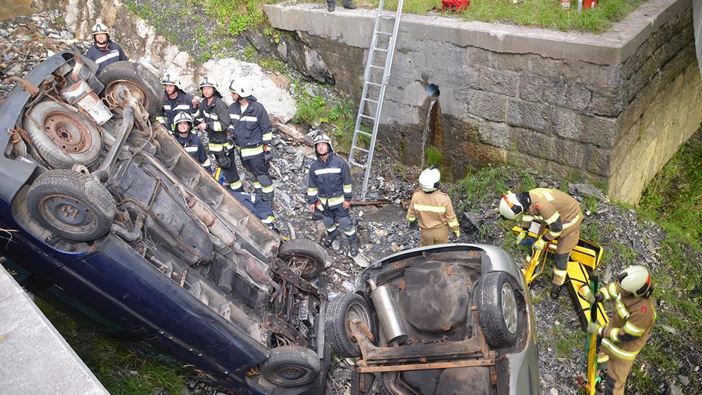 Feuerwehrübung mit Verkehrsunfall