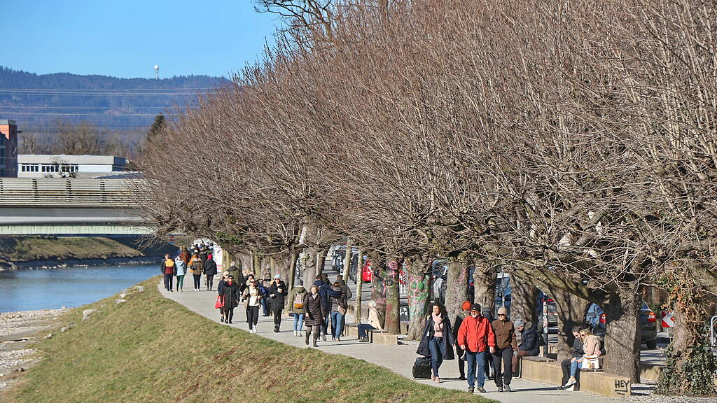 Fr\u00fchlingshafte Sonne in Salzburg