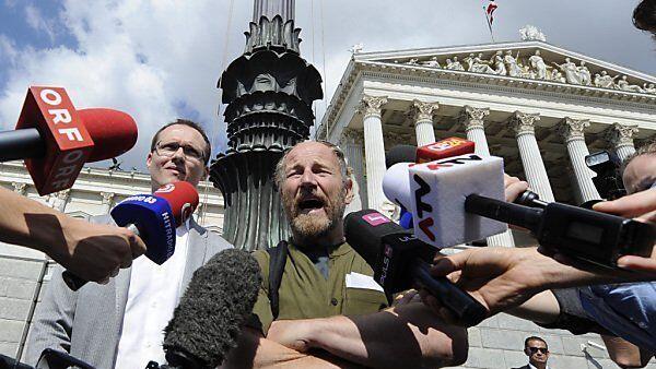 Der Kabarettist will Protestwählern eine Stimme geben