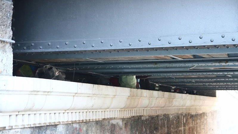 Bettlerquartiere unter der Staatsbrücke