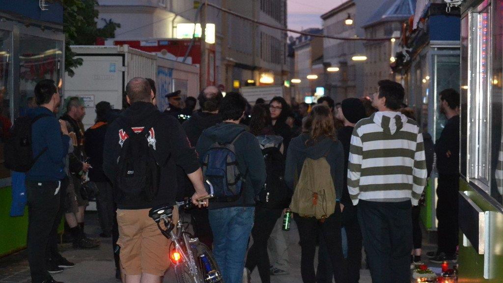 "Mahnwache" und Demo am Brunnenmarkt: Polizeieinsatz