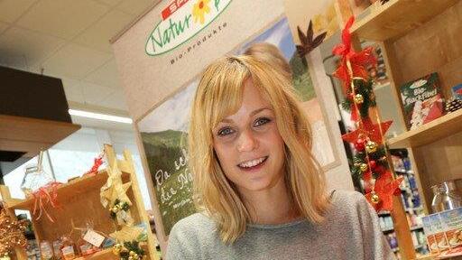 Mirjam Weichselbraun als Bäckerin