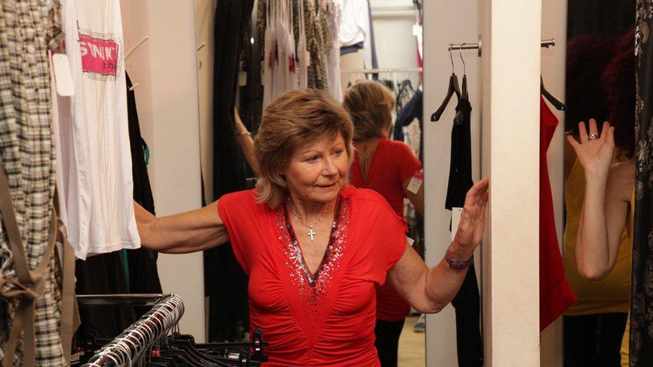 Christina "Mausi" Lugner und Anastasia "Katzi" Sokol im INterview und beim Shoppen