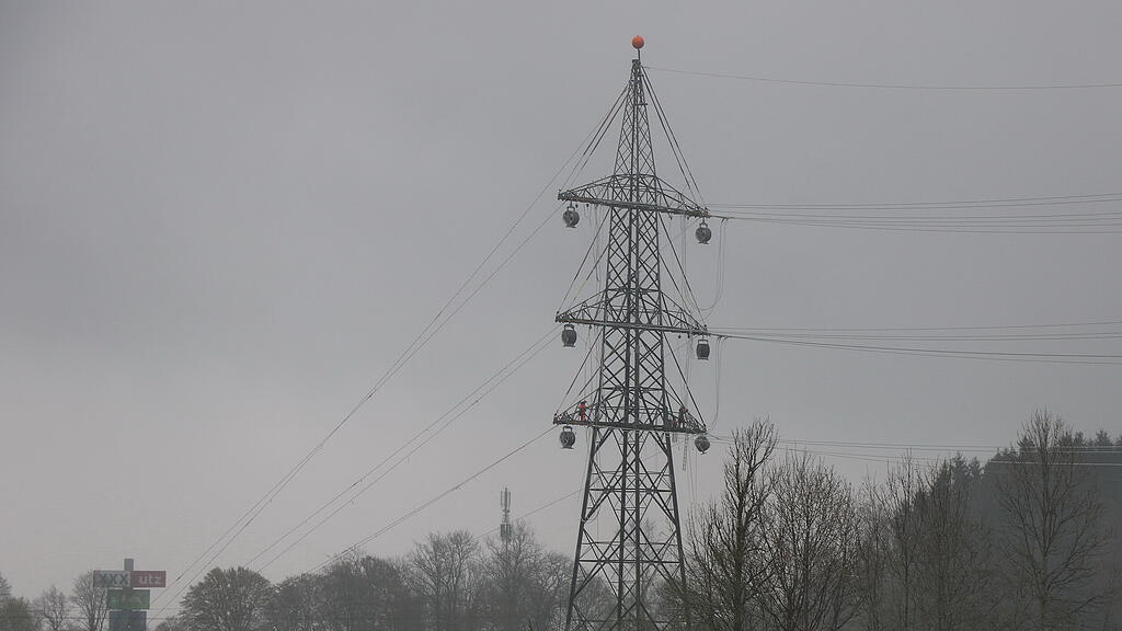 Bau von 380 kV-Leitung