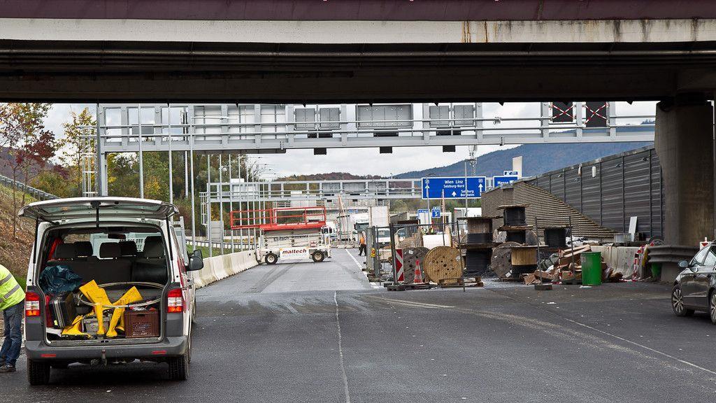 Feinschliff an der Baustelle im Lieferinger Tunnel