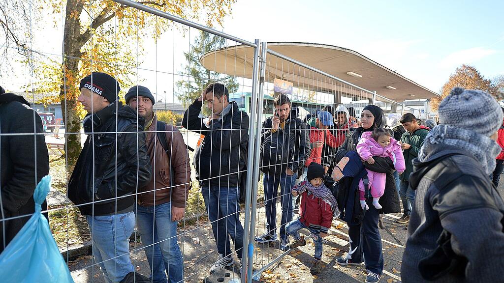 Zwei Flüchtlinge sollten wegen Kontakt zum IS in Salzburg verhaftet worden sein.