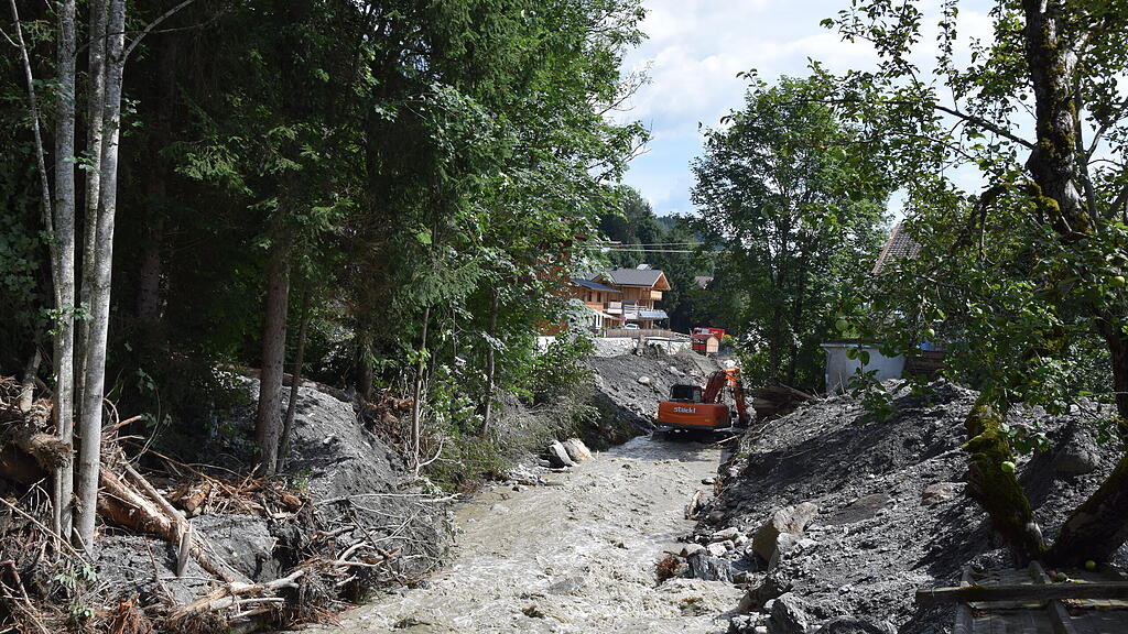Unwetter_Mittersill_Aufr\u00e4umarbeiten III
