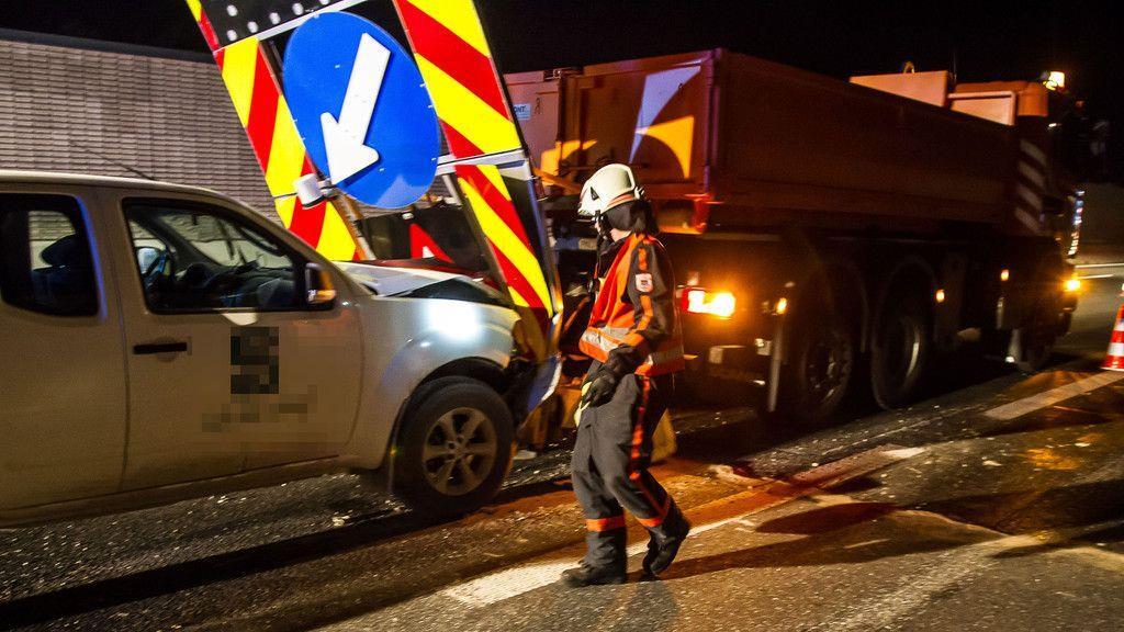 Alkolenker crasht auf A1 in Asfinag-Fahrzeug