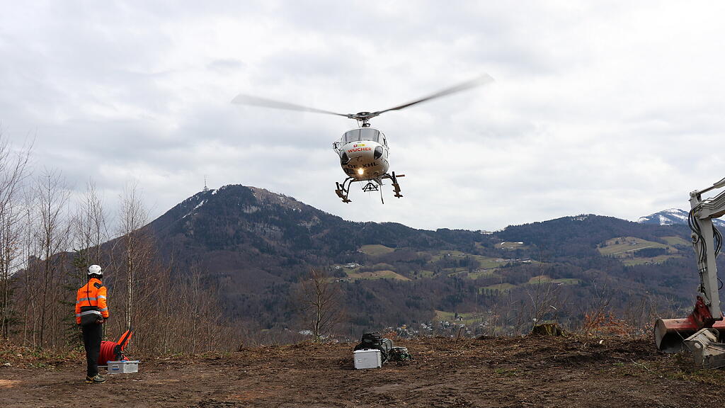 Der Hubschrauber beim Einsatz vergangene Woche.