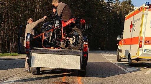 B305: Lkw übersieht Motorradfahrer