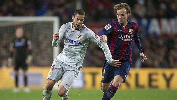 Barcelonas Ivan Rakitic (r.) gegen Mario Suarez