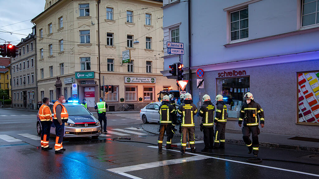 20210515_fmt_PKW_crasht_in_auslage_mw-11.jpg