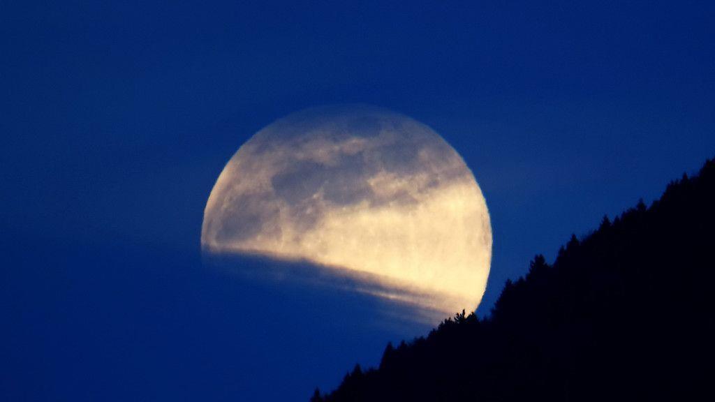 Vollmond über Salzburg