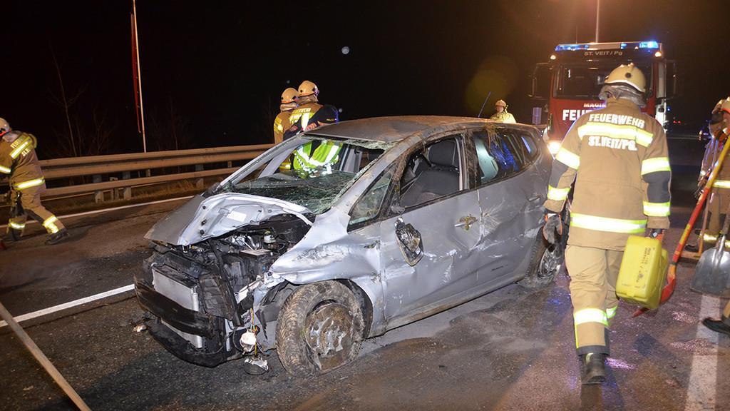 St. Veit: Unfall auf B311 fordert Verletzten
