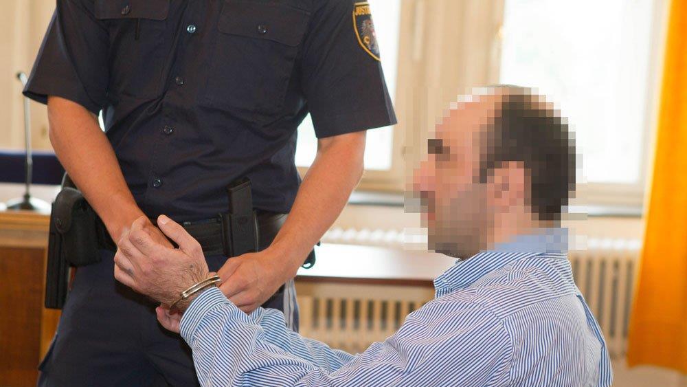 Zwei Mithäftlinge verletzt: Bilder aus dem Gerichtssaal