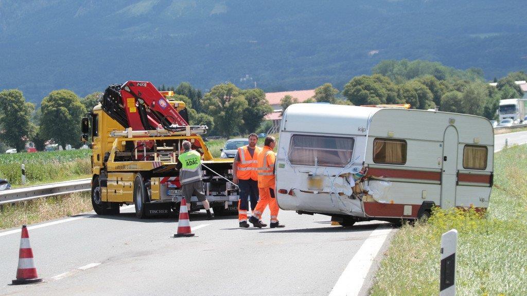 Wohnwagencrash auf A8