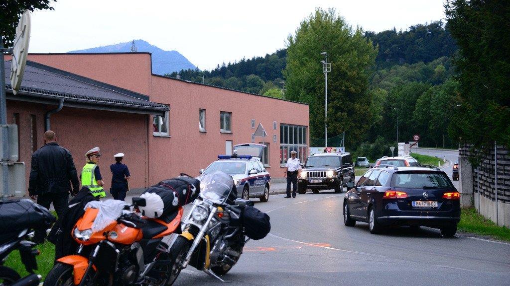 Harley-Fahrer schleudert in Gegenverkehr