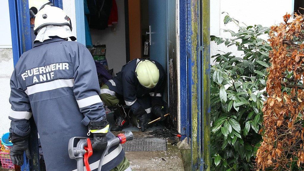 Wohnungstür in Anif in Flammen