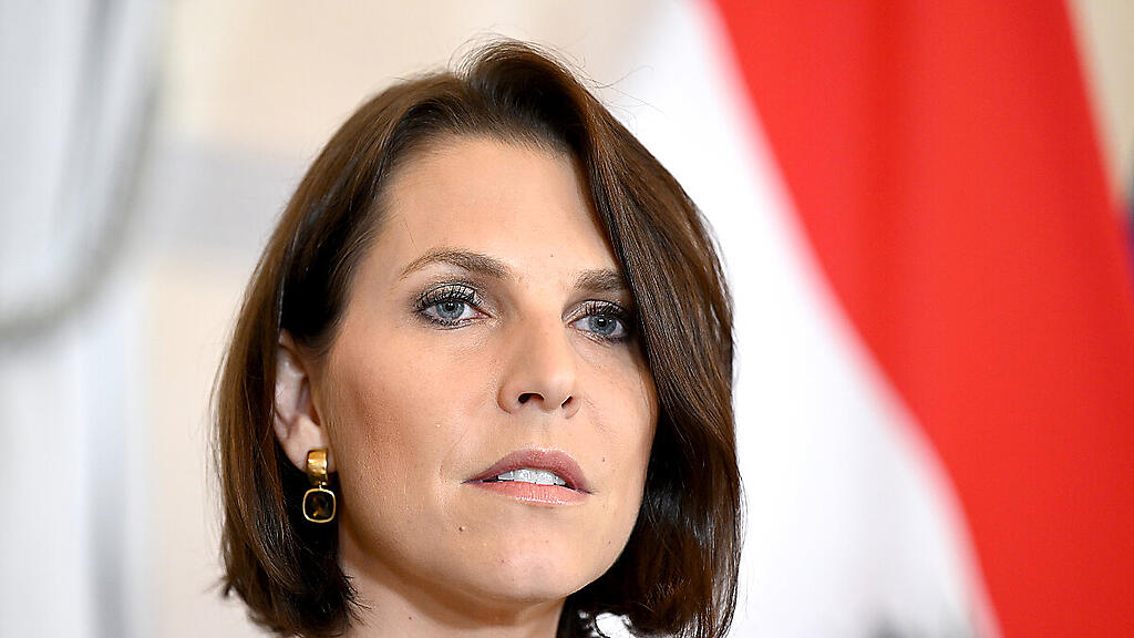 Verfassungministerin Edtstadler will Hass im Netz bekämpfen