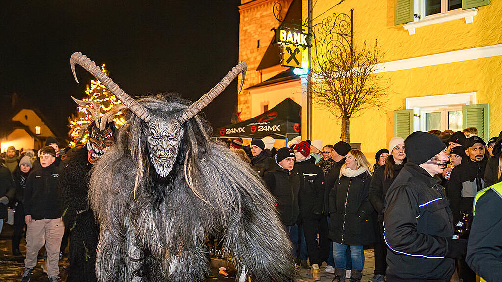 Krampuslauf im Ortszentrum, Großgmain