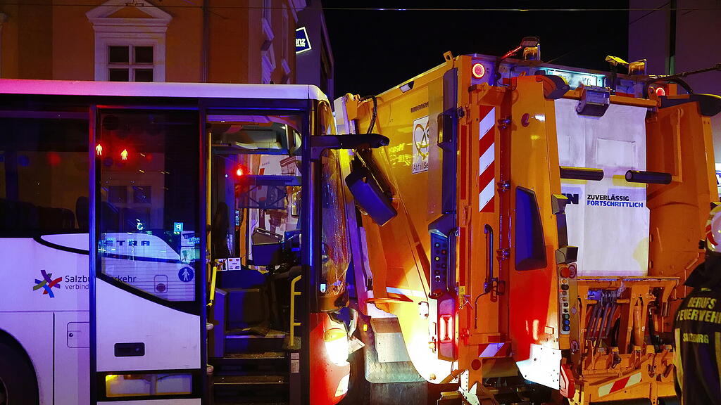 müllabfuhr-lkw gegen bus