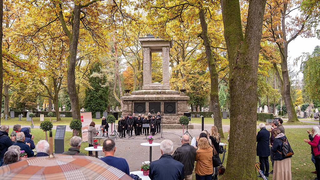 Infopult Kriegerdenkmal Kommunalfriedhof
