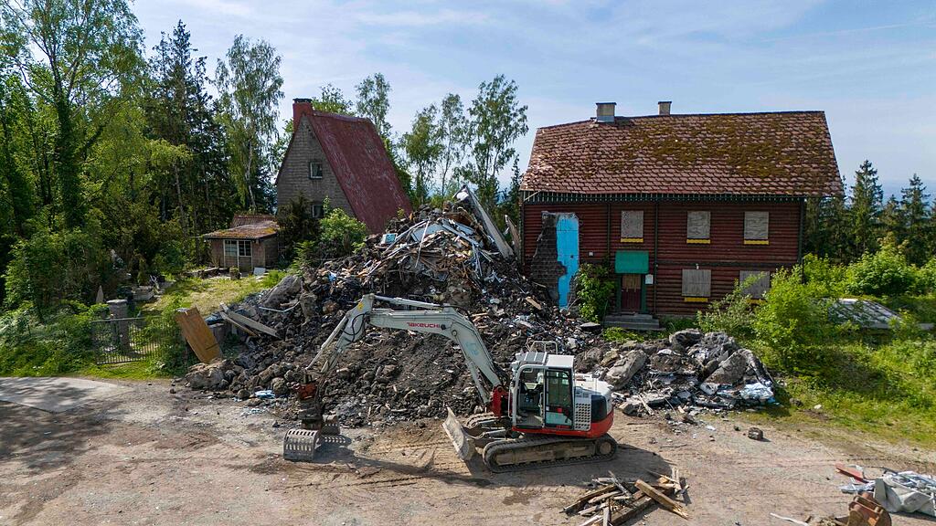 Aussichtsturm in OÖ eingestürzt