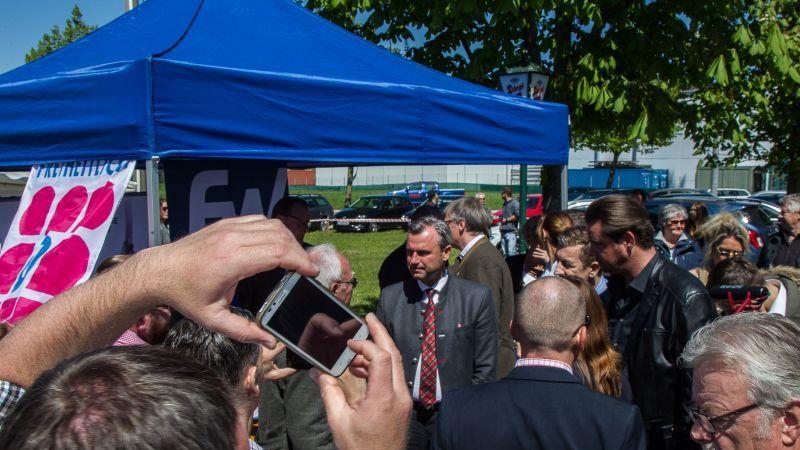 Maibaumaufstellen der FPÖ im Kuglhof