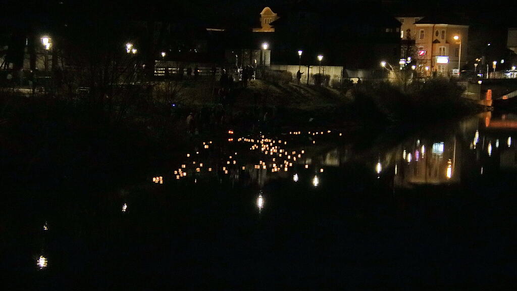 Hallein hilft: Lichtermarsch f\u00fcr Ukraine