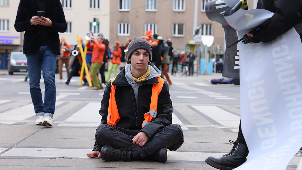 Klima-Protest rund um Wiener Naschmarkt