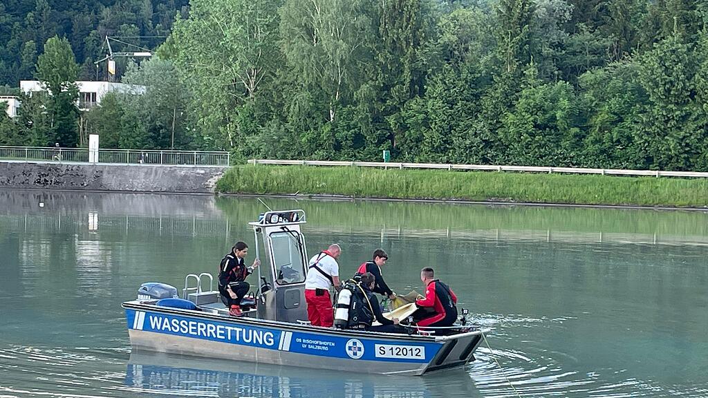 Hallein: Klein-Lkw noch nicht aus Salzach geborgen