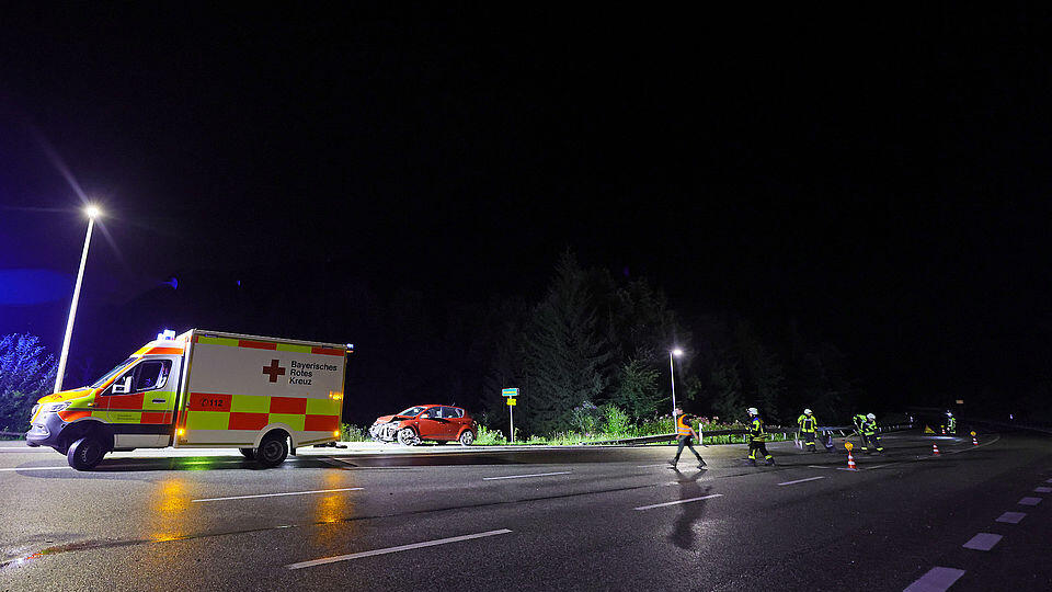 Pinzgauer Pkw-Lenker crasht in BGL