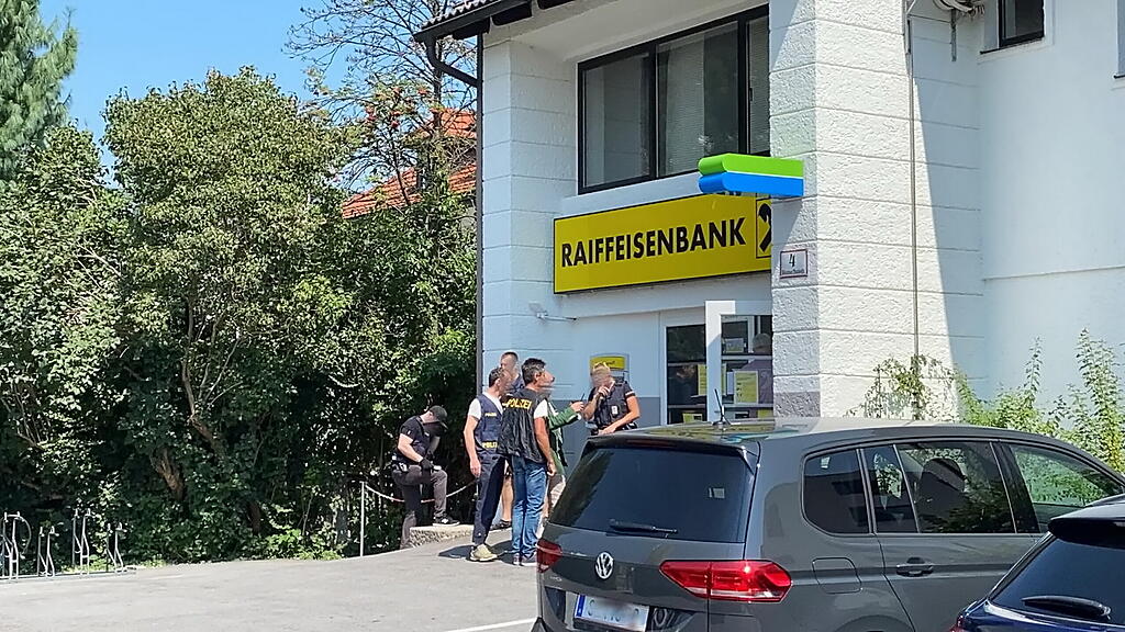 Bank\u00fcberfall in Liefering